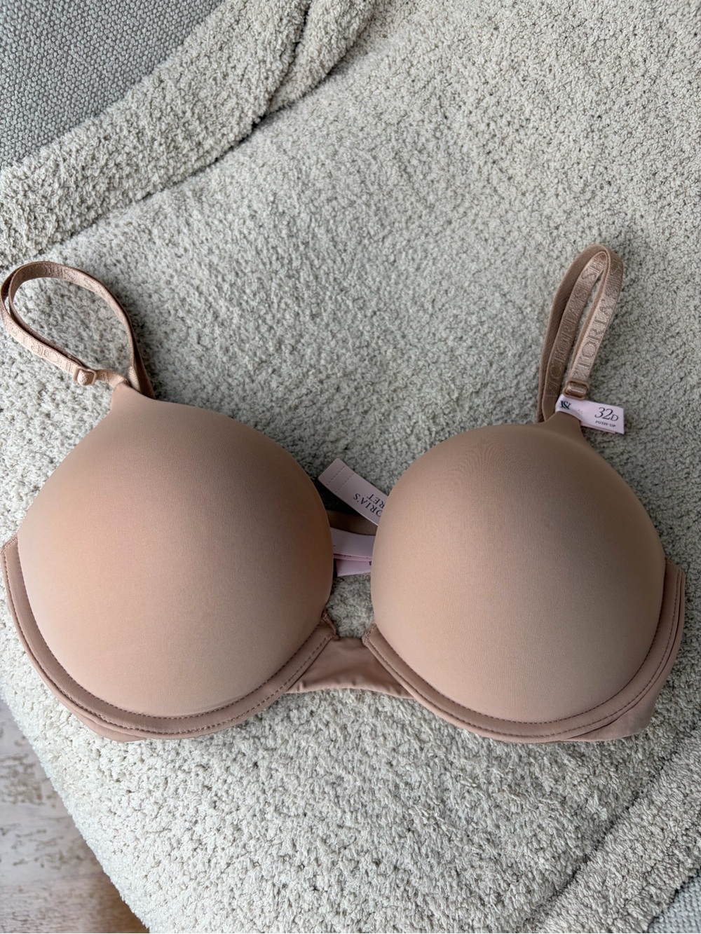 Victoria’s Secret NWT Push-Up Bra 32D Nude Beige T-Shirt Bra Smooth Underwire